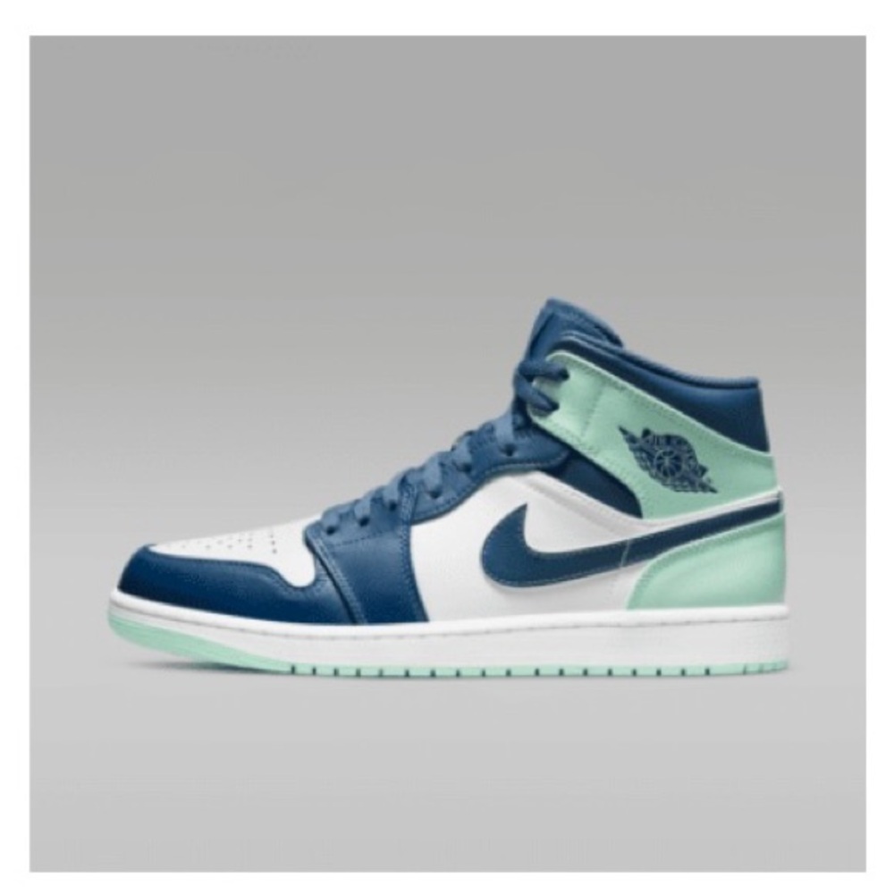 Nike Air Jordan 1 Mid
Mystic Navy/White/Mint Foam

Style 554724-413
